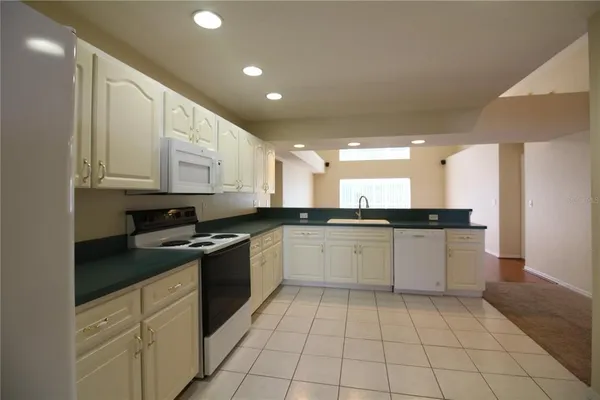 $2,400 | 2313 Colony Club Drive, Lakeland, FL 33813