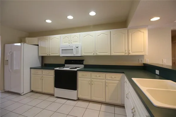 $2,400 | 2313 Colony Club Drive, Lakeland, FL 33813