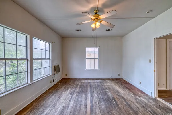 $145,000 | 137 West Garden Street, Uvalde, TX 78801