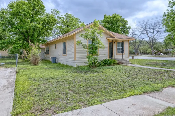 $145,000 | 137 West Garden Street, Uvalde, TX 78801