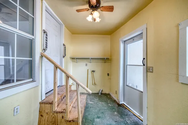 $145,000 | 137 West Garden Street, Uvalde, TX 78801