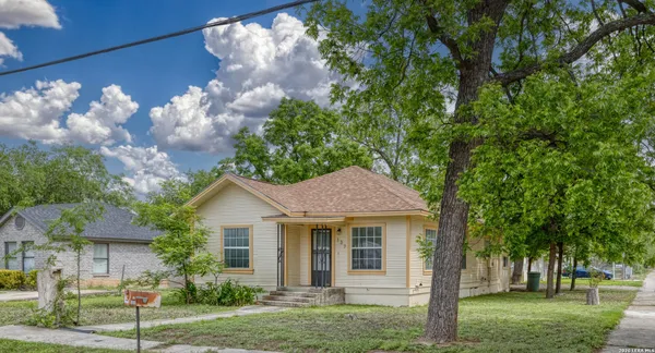 $145,000 | 137 West Garden Street, Uvalde, TX 78801