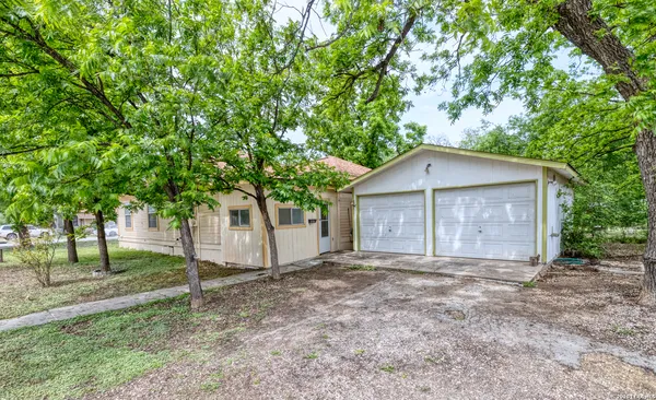 $145,000 | 137 West Garden Street, Uvalde, TX 78801