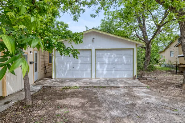 $145,000 | 137 West Garden Street, Uvalde, TX 78801