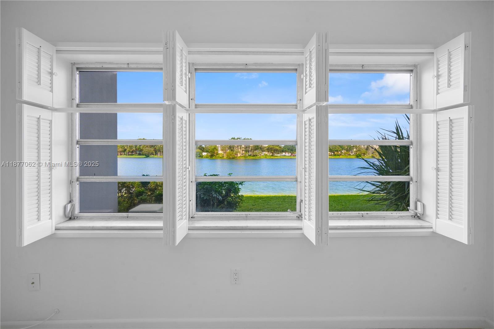 873 Northeast 195th Street, Unit 107 Miami, FL 33179 - Photo 28 of 48