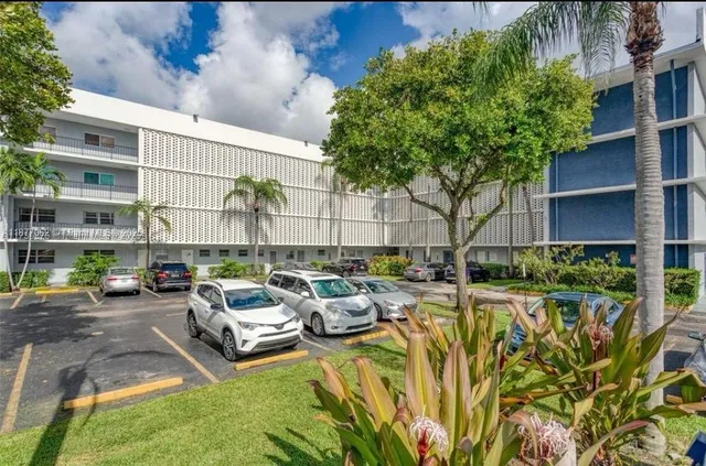 $209,500 | 873 Northeast 195th Street, Unit 107, Miami, FL 33179