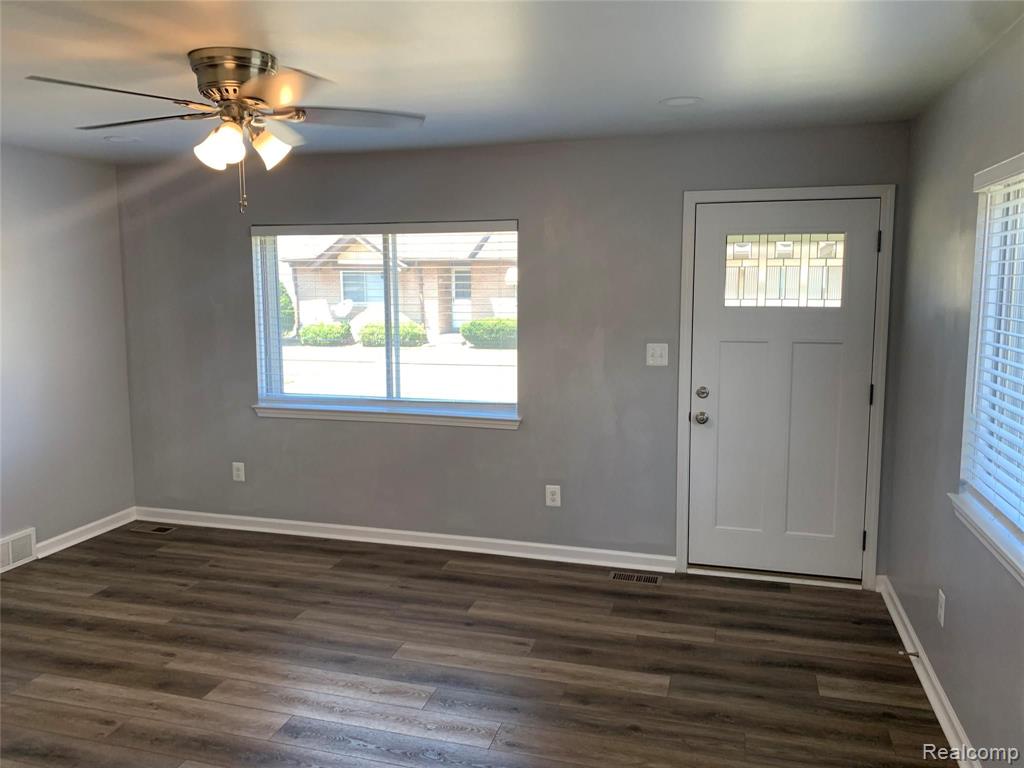 8401 18 18 Mile Road, Unit 81 Sterling Heights, MI 48313 - Photo 2 of 20