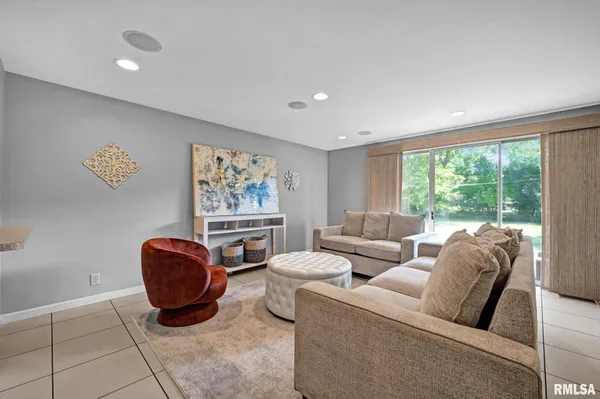 $2,150 | 3406 North North Street, Peoria, IL 61604