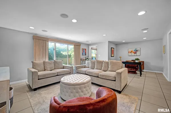 $2,150 | 3406 North North Street, Peoria, IL 61604