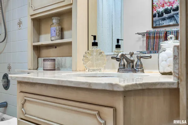 $2,150 | 3406 North North Street, Peoria, IL 61604