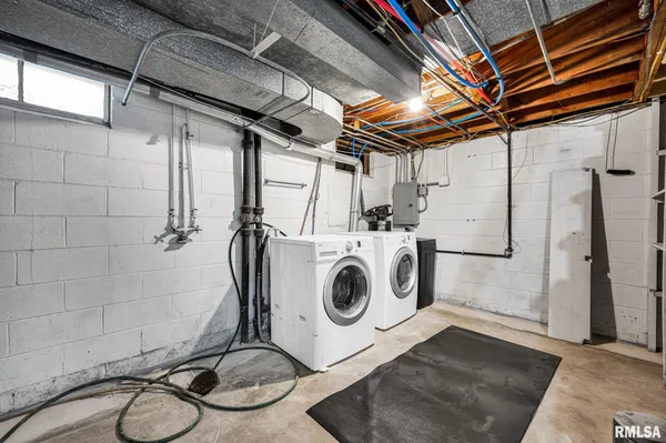 $2,150 | 3406 North North Street, Peoria, IL 61604