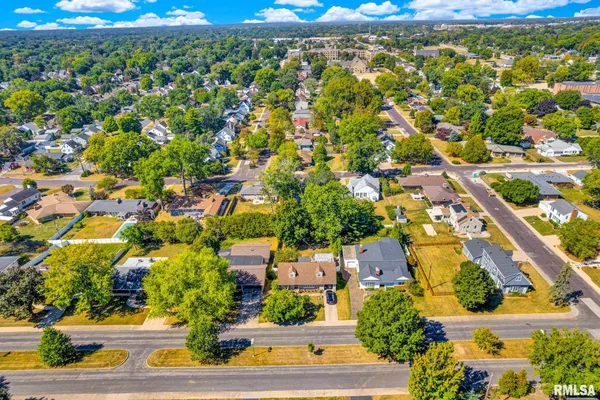 $2,150 | 3406 North North Street, Peoria, IL 61604