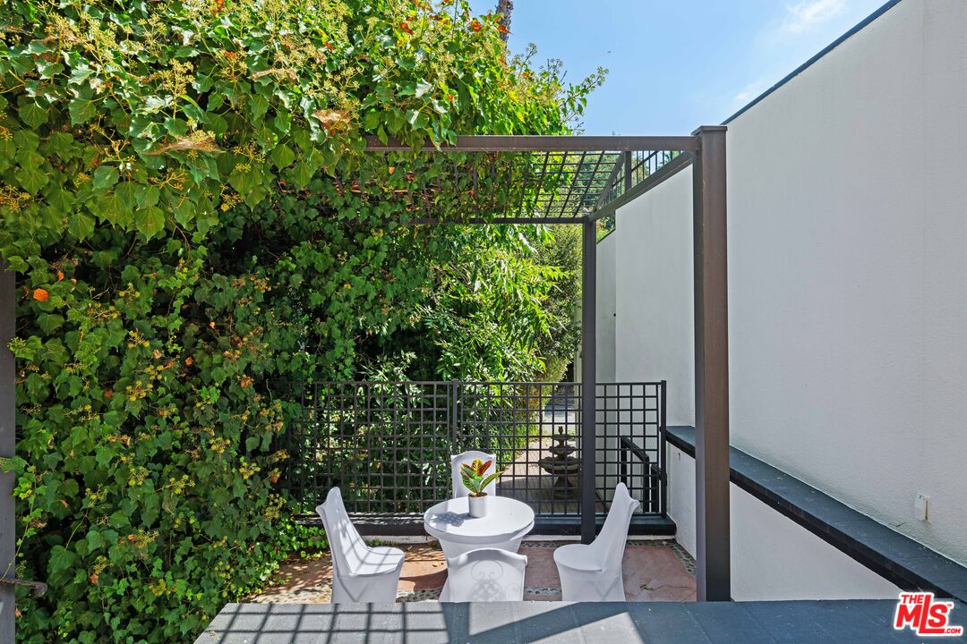 2563 Hutton Drive Beverly Hills, CA 90210 - Photo 48 of 69