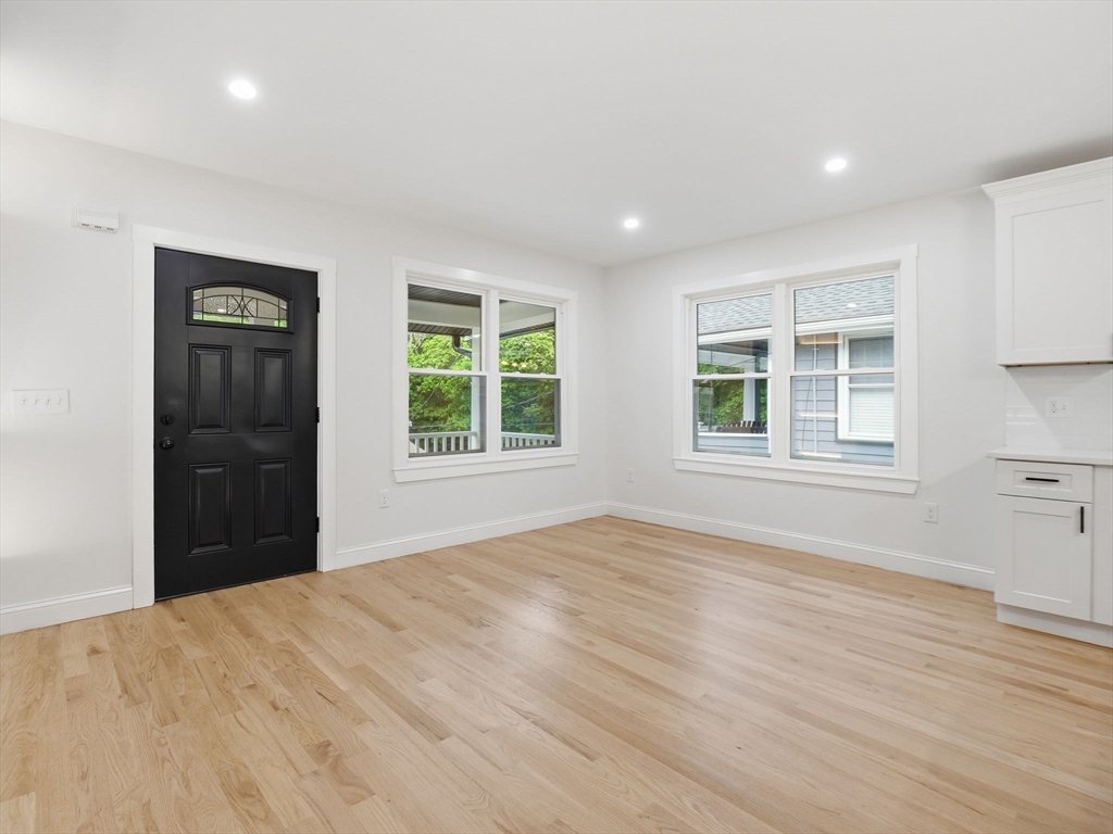23 Murray Hill Road Medford, MA 02155 - Photo 8 of 22
