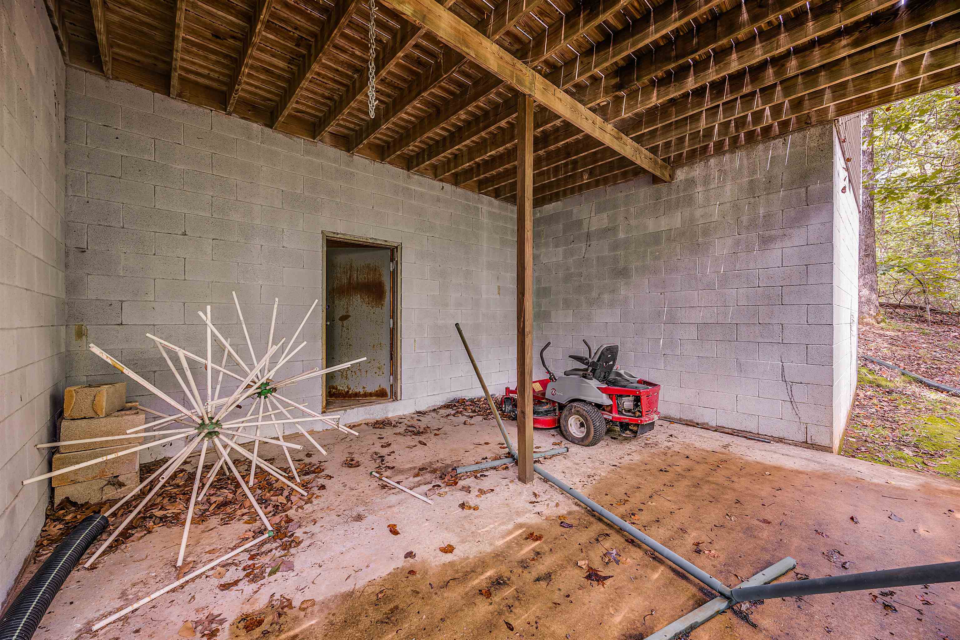 405 Anderson Hollow Road Savannah, TN 38372 - Photo 26 of 34 a view of a room with gym equipment