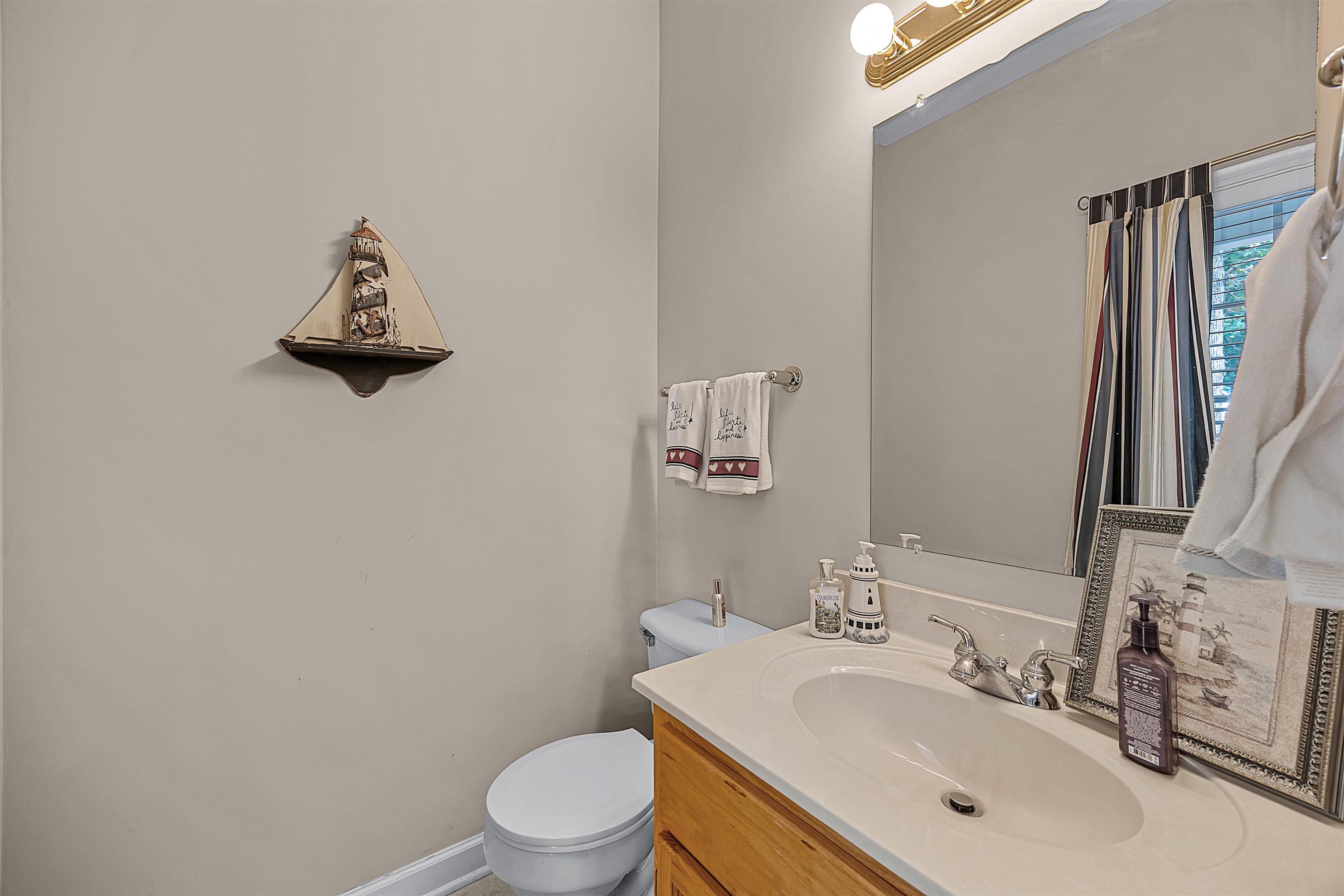 405 Anderson Hollow Road Savannah, TN 38372 - Photo 27 of 34 a bathroom with a sink a toilet and mirror