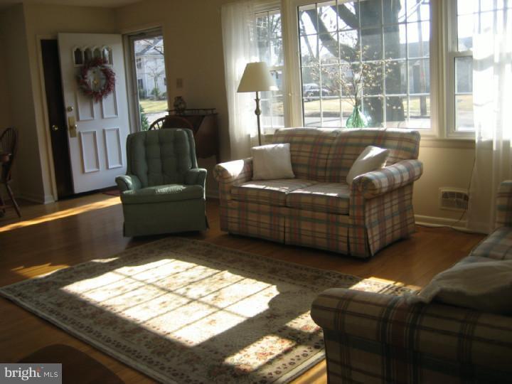 321 Farwood Road Haddonfield, NJ 08033 - Photo 5 of 19 Living Room