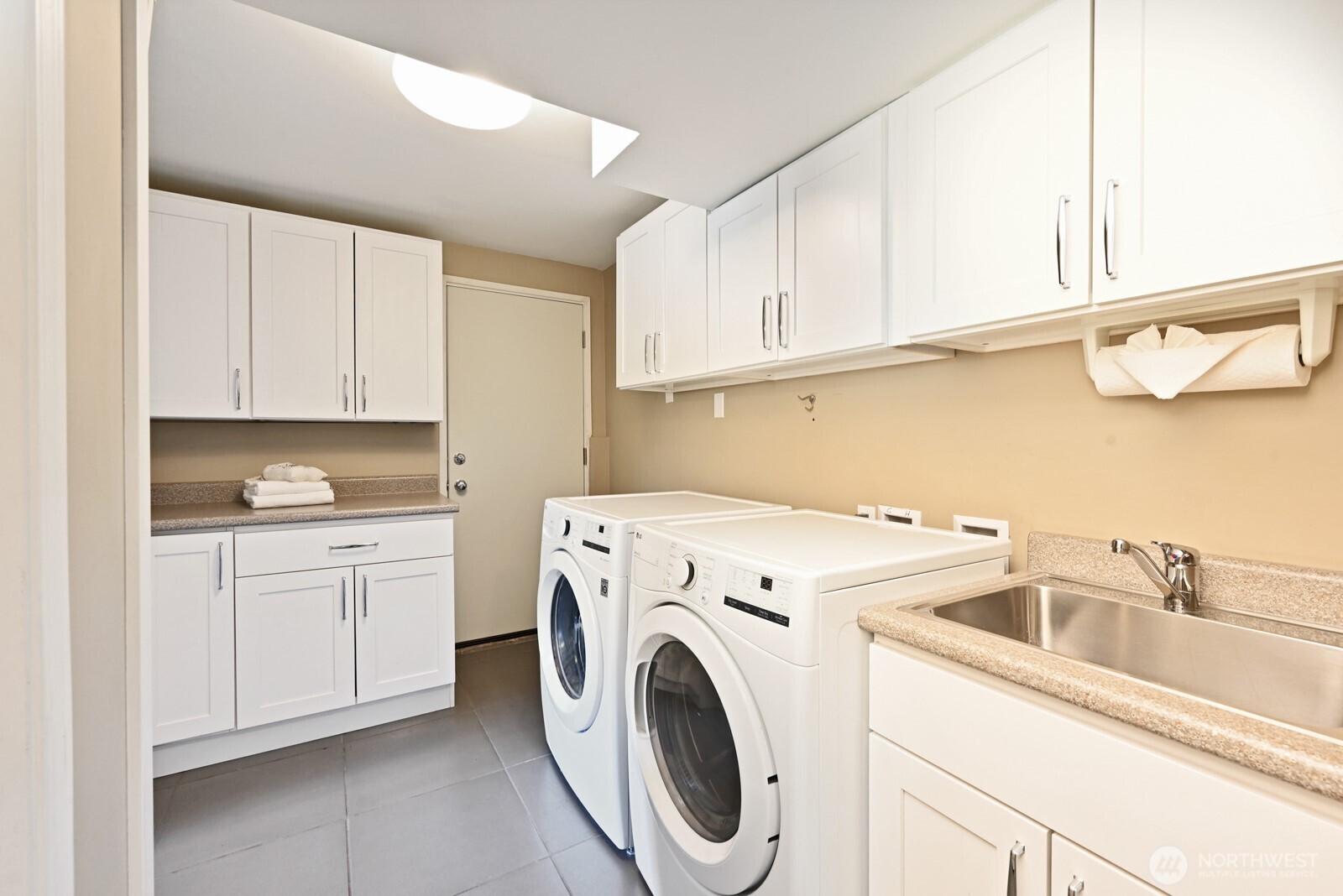 2525 South Raymond Street Seattle, WA 98108 - Photo 26 of 38 a utility room with sink dryer and washer