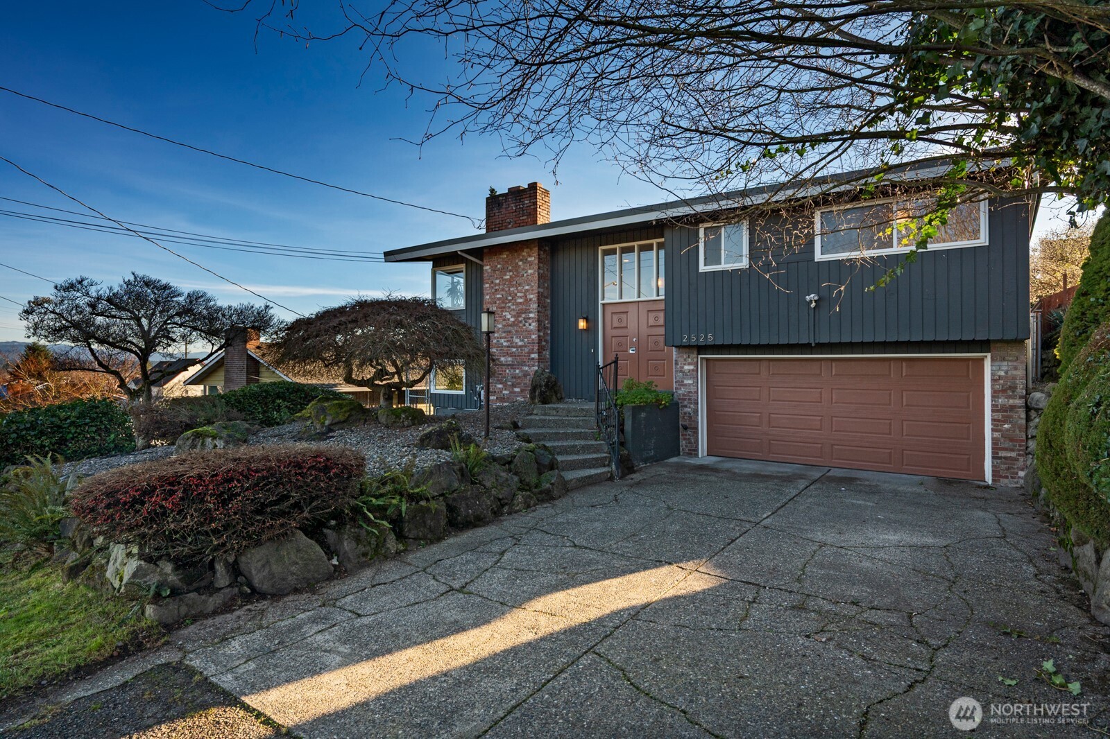 2525 South Raymond Street Seattle, WA 98108 - Photo 38 of 38 a front view of a house with garden