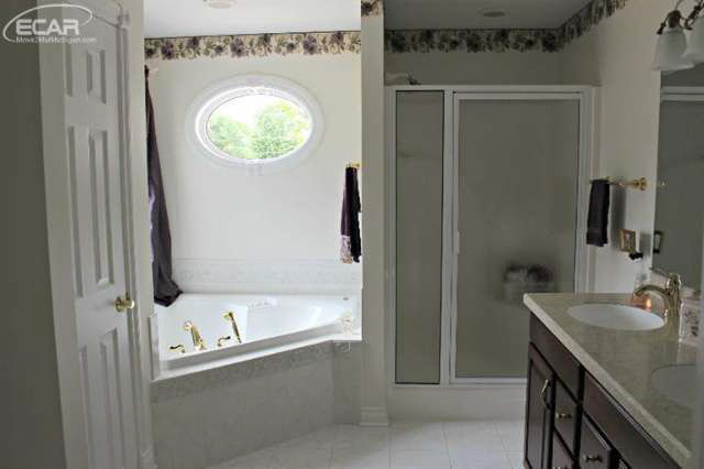 6271 Sharp Road Swartz Creek, MI 48473 - Photo 10 of 20 20445697-9.JPG