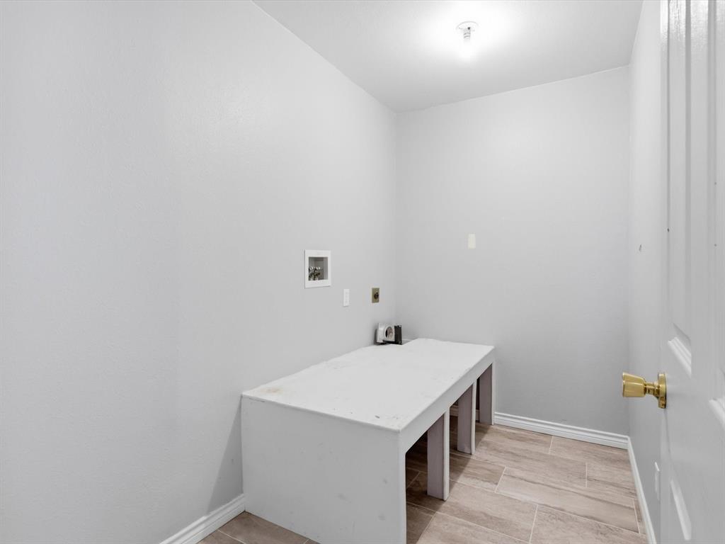 701 College Street Celeste, TX 75423 - Photo 21 of 29 a utility room with a washer and dryer