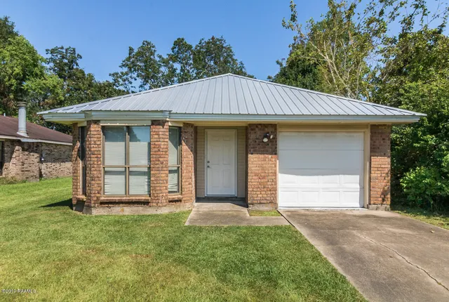 $1,350 | 142 Sandest Drive, Lafayette, LA 70508