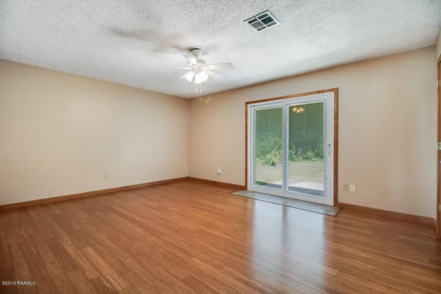 $1,350 | 142 Sandest Drive, Lafayette, LA 70508