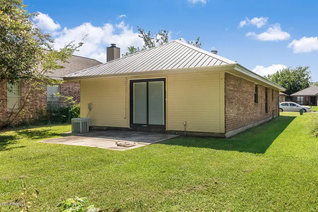 $1,350 | 142 Sandest Drive, Lafayette, LA 70508