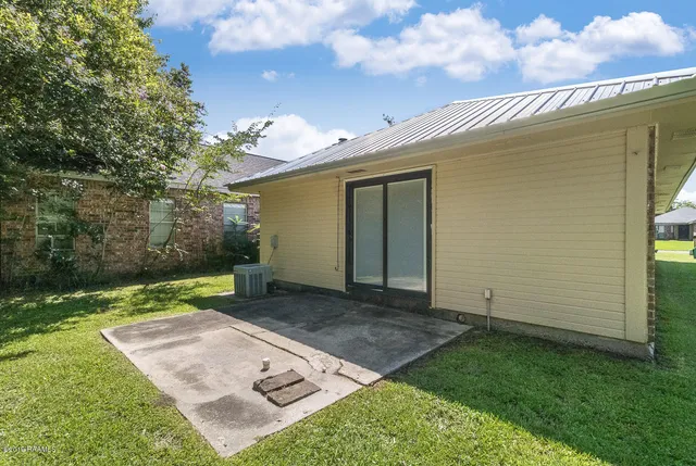 $1,350 | 142 Sandest Drive, Lafayette, LA 70508