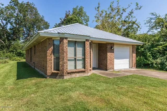 $1,350 | 142 Sandest Drive, Lafayette, LA 70508