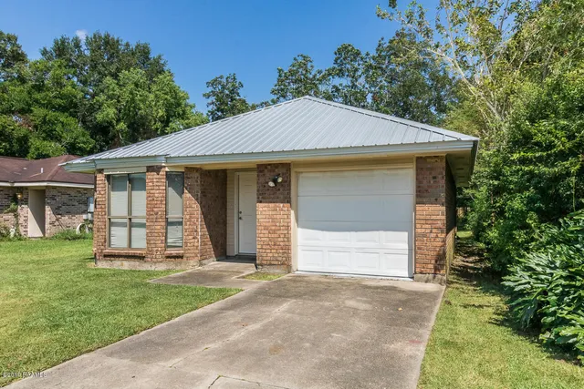 $1,350 | 142 Sandest Drive, Lafayette, LA 70508