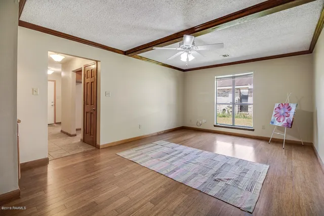 $1,350 | 142 Sandest Drive, Lafayette, LA 70508