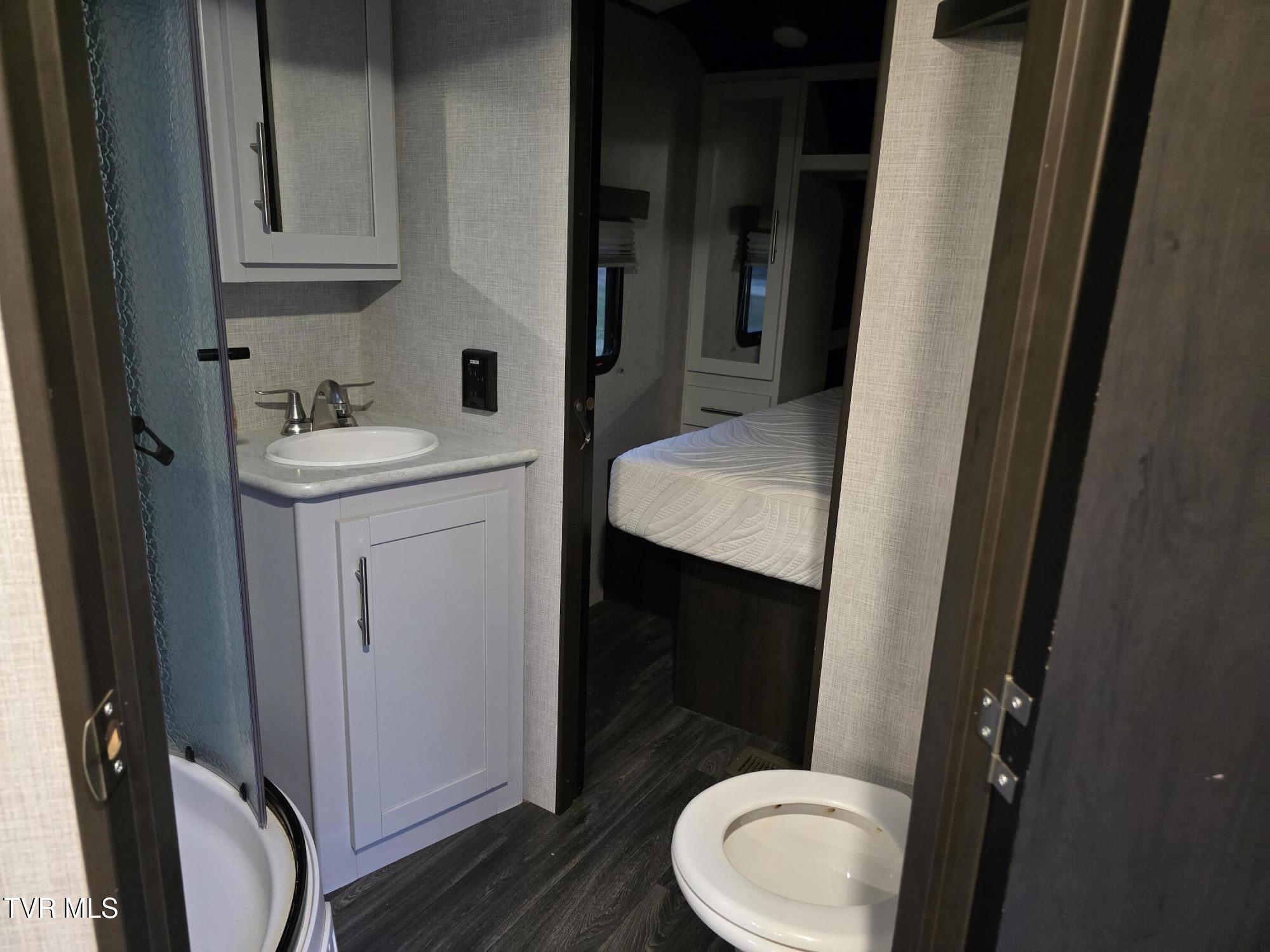 7589 Roan Creek Road, Unit 9B Butler, TN 37640 - Photo 15 of 25 1000011973