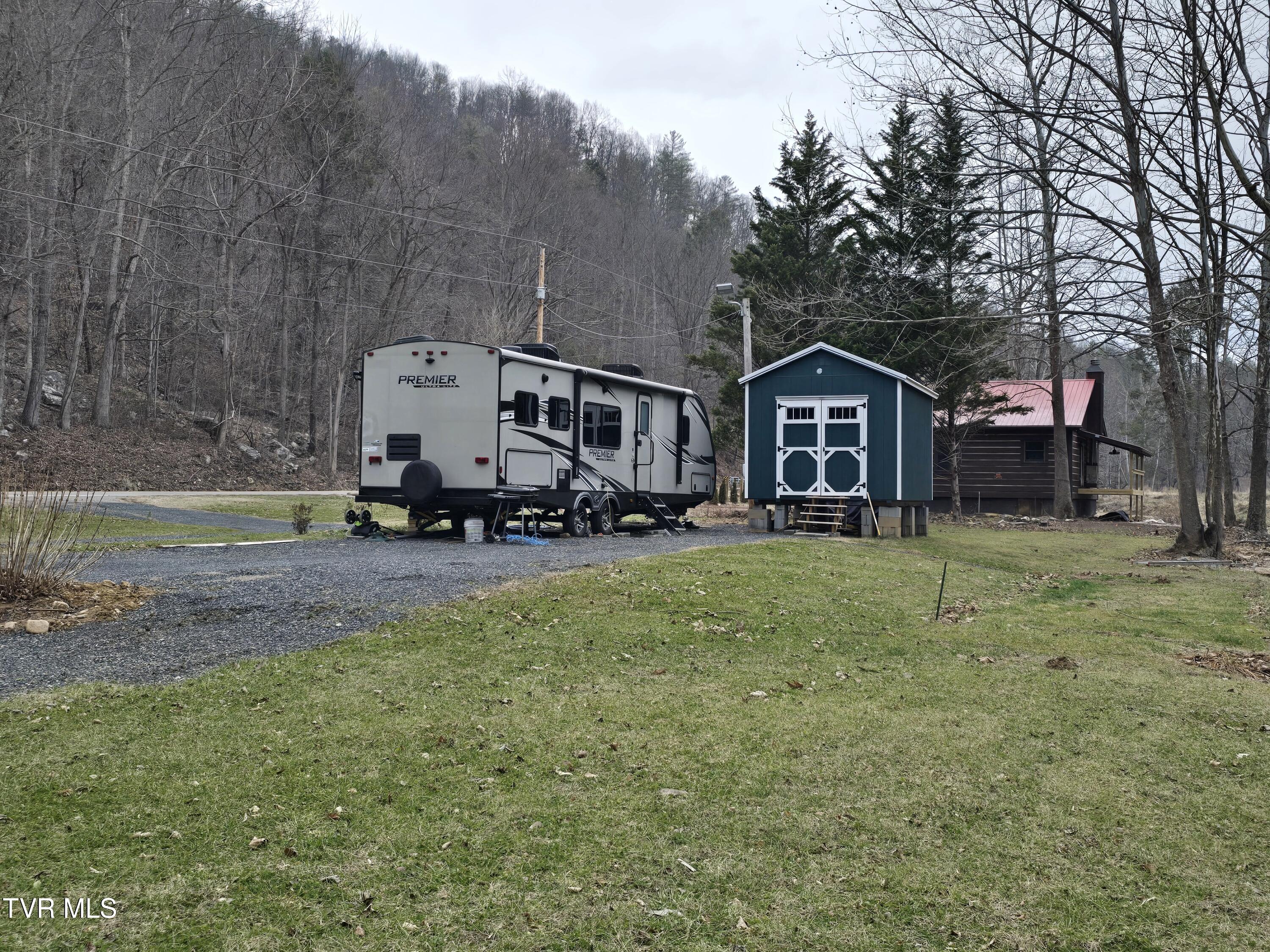 7589 Roan Creek Road, Unit 9B Butler, TN 37640 - Photo 17 of 25 1000011961