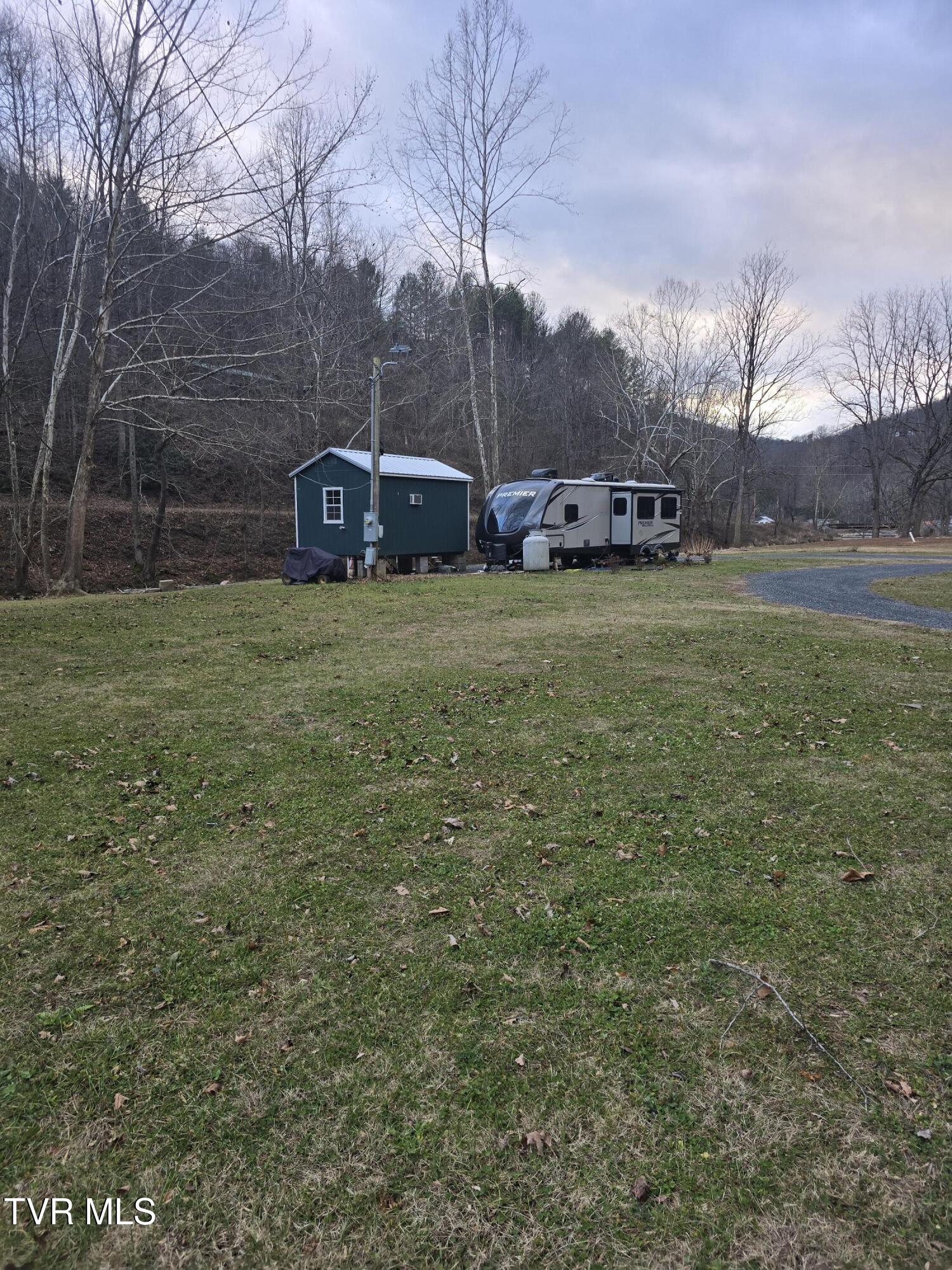 7589 Roan Creek Road, Unit 9B Butler, TN 37640 - Photo 20 of 25 1000011831