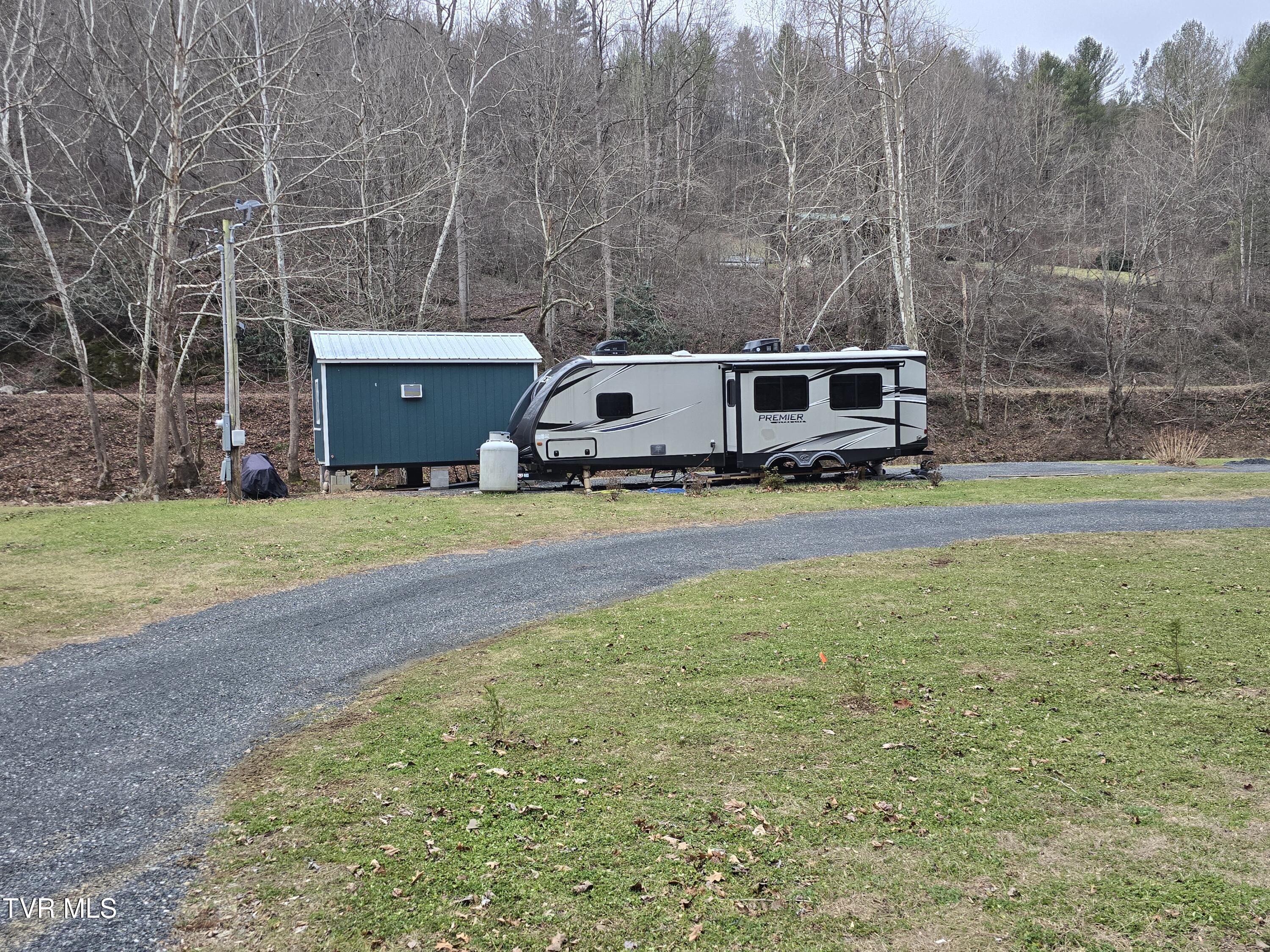 7589 Roan Creek Road, Unit 9B Butler, TN 37640 - Photo 2 of 25 1000011959