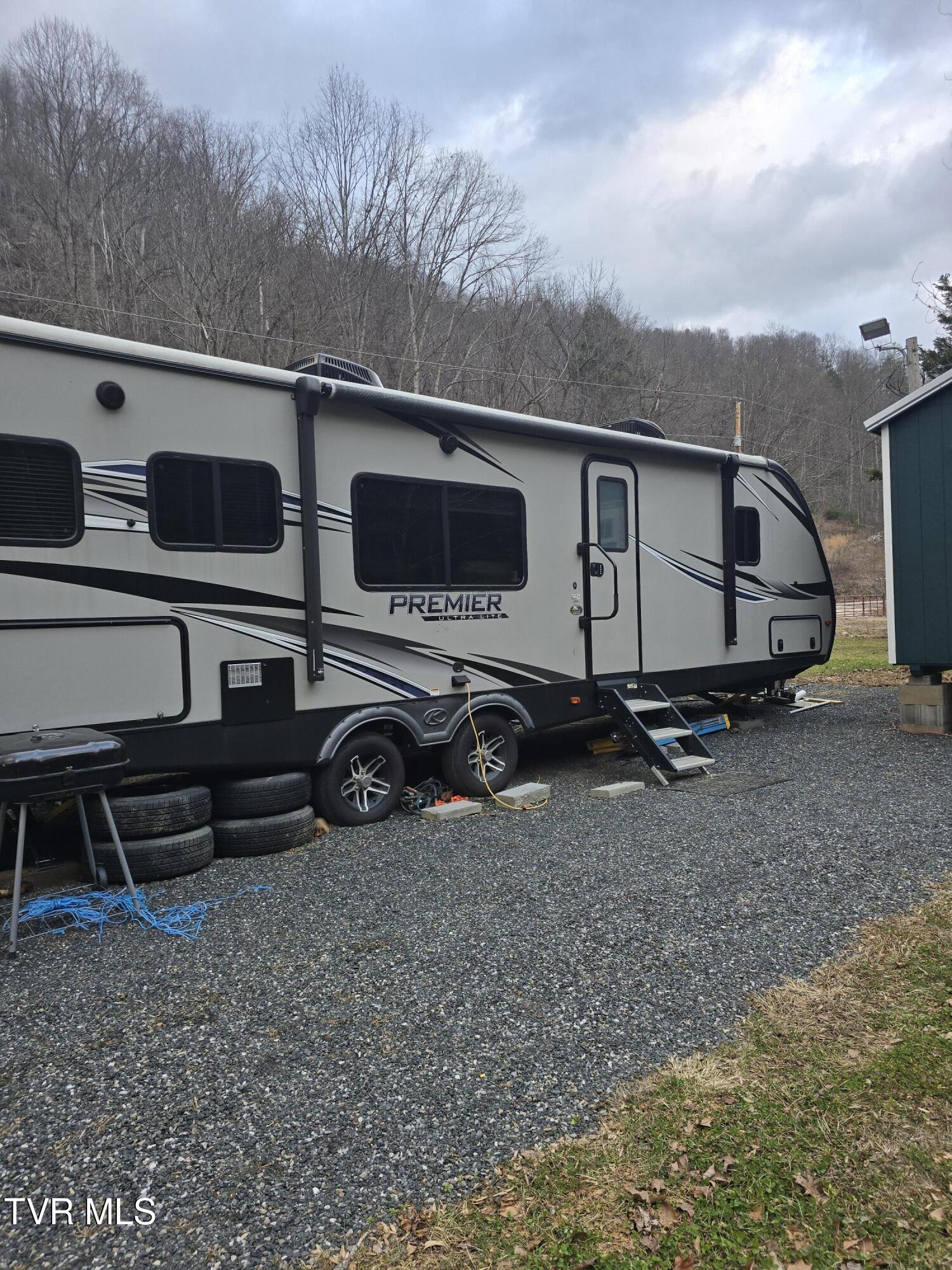 7589 Roan Creek Road, Unit 9B Butler, TN 37640 - Photo 23 of 25 1000011828