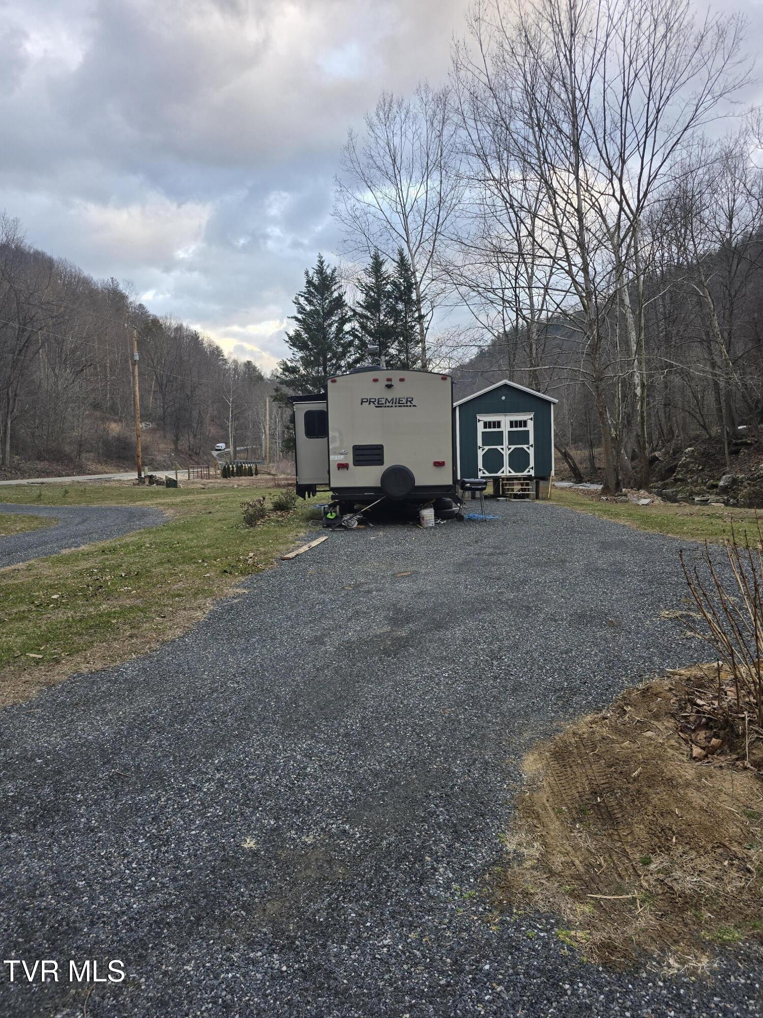 7589 Roan Creek Road, Unit 9B Butler, TN 37640 - Photo 24 of 25 1000011825