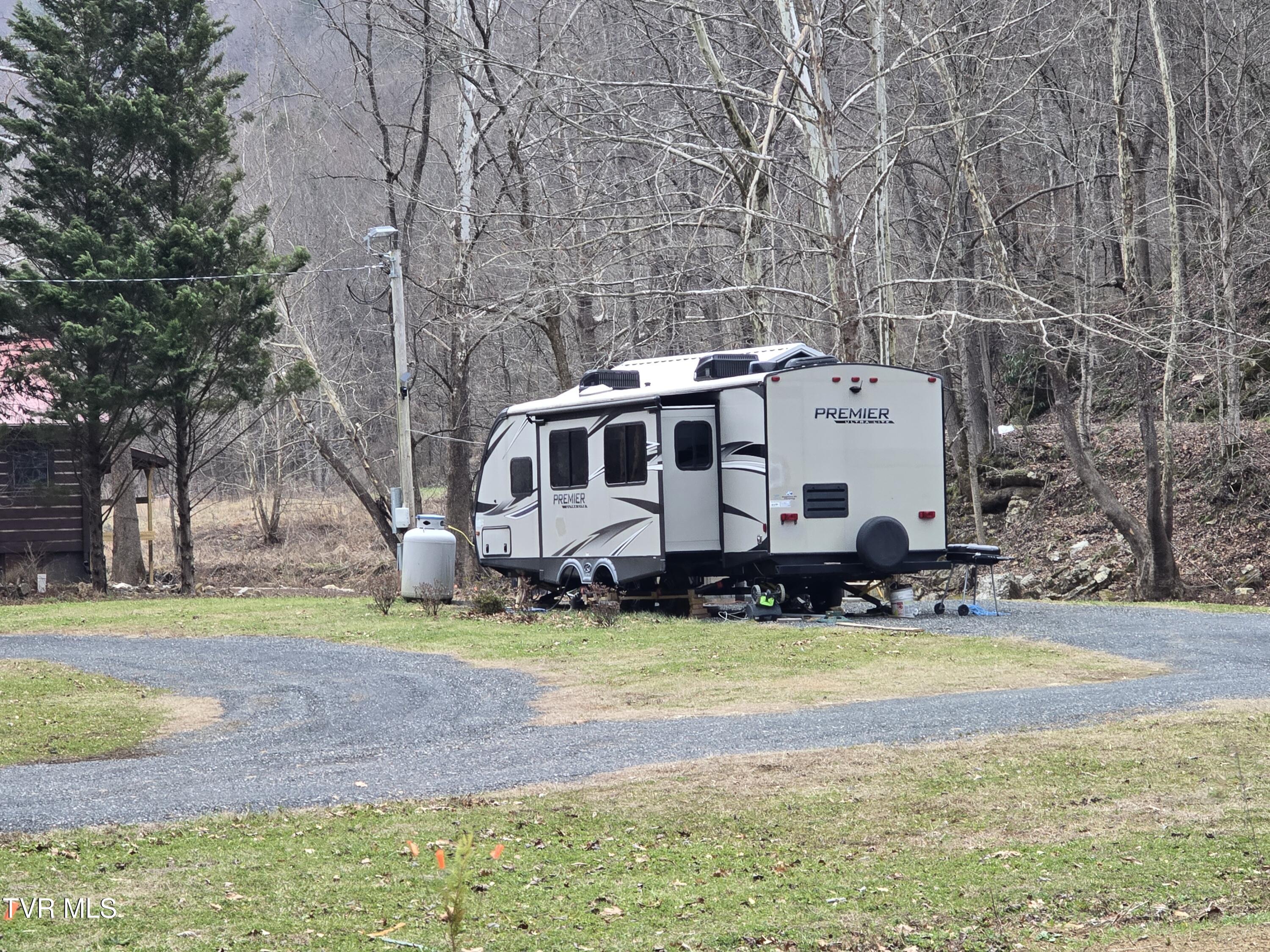 7589 Roan Creek Road, Unit 9B Butler, TN 37640 - Photo 5 of 25 1000011956