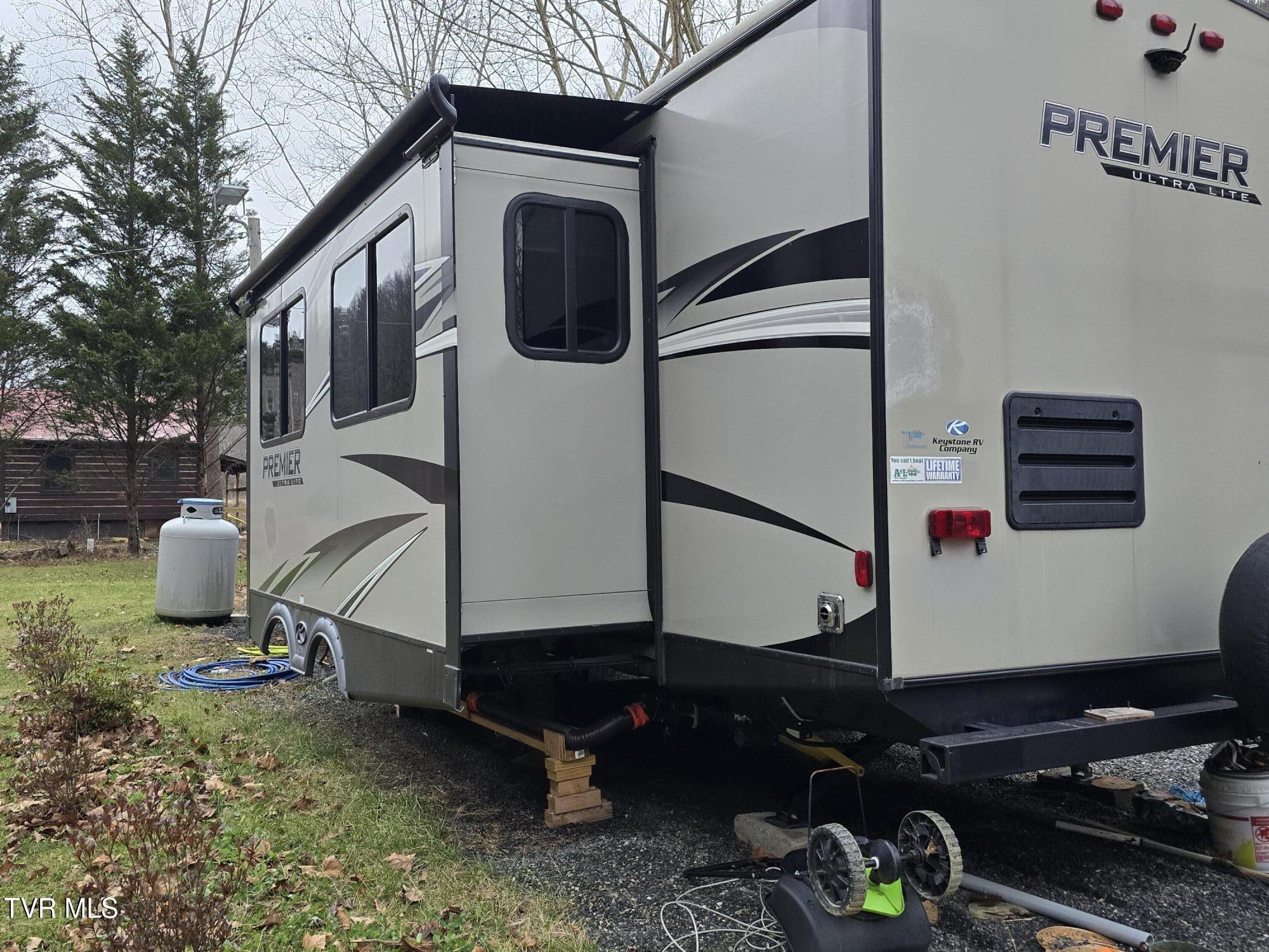 7589 Roan Creek Road, Unit 9B Butler, TN 37640 - Photo 6 of 25 1000011978