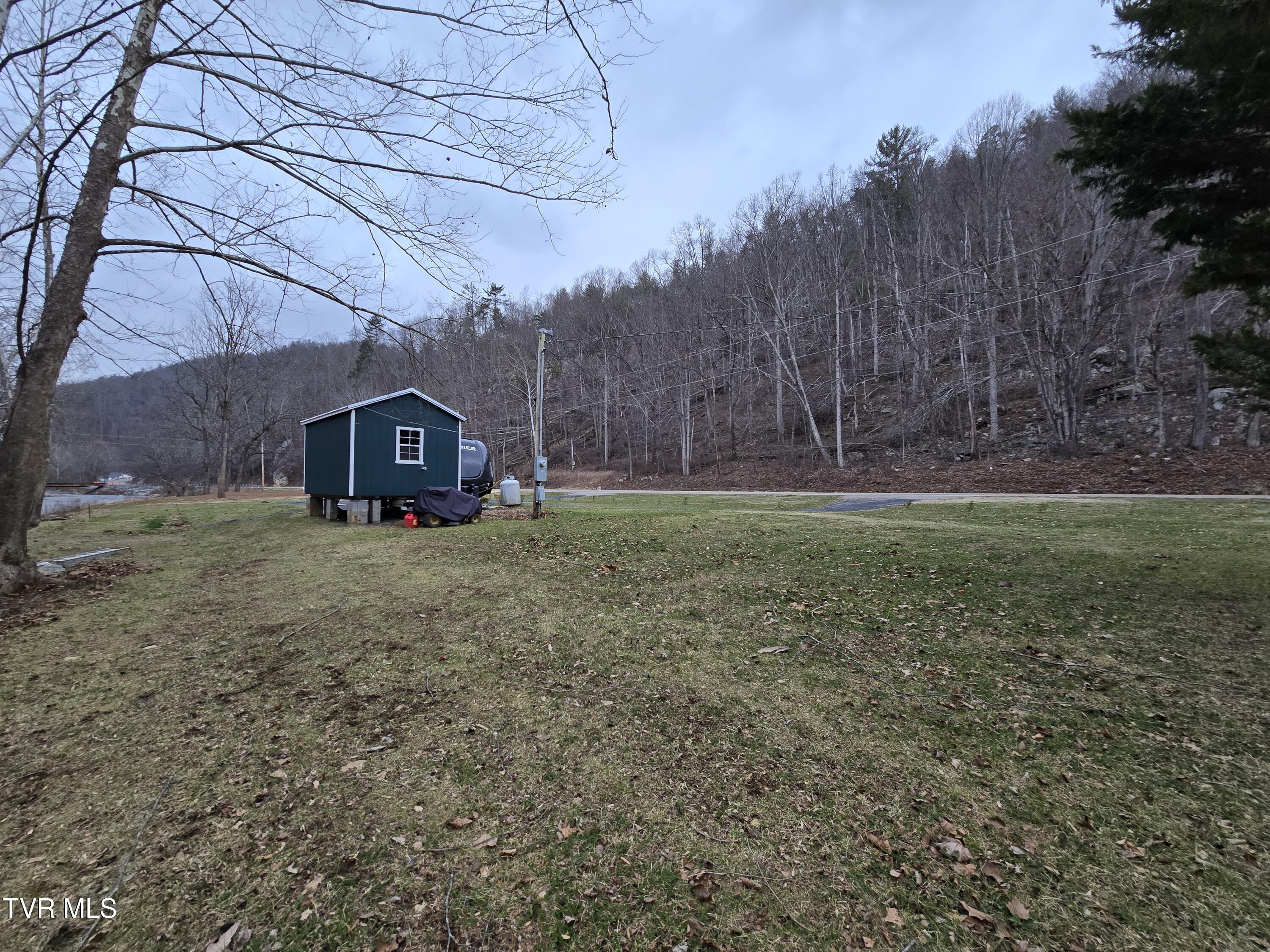 7589 Roan Creek Road, Unit 9B Butler, TN 37640 - Photo 7 of 25 1000011965