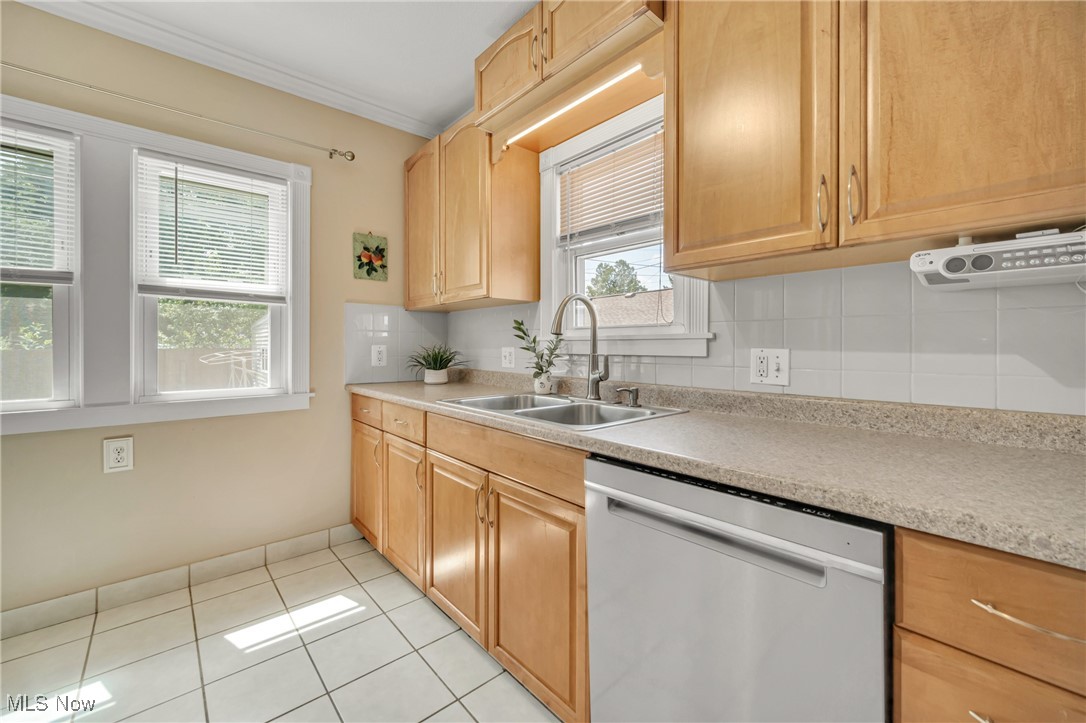 7801 Ridgefield Avenue Cleveland, OH 44129 - Photo 11 of 37