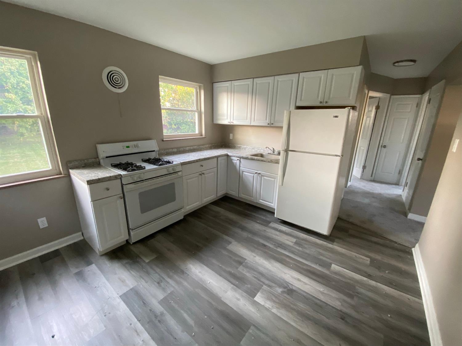 1111 Anderson Ferry Road Cincinnati, OH 45238 - Photo 5 of 15