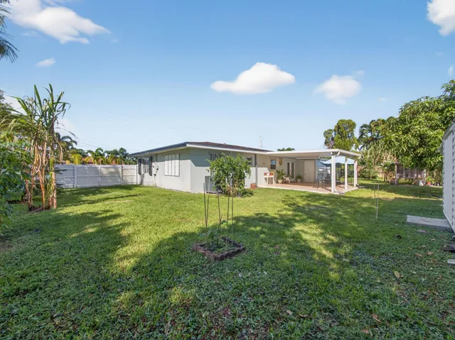 $775,000 | 7026 Pine Tree Lane, Lake Clarke Shores, FL 33406