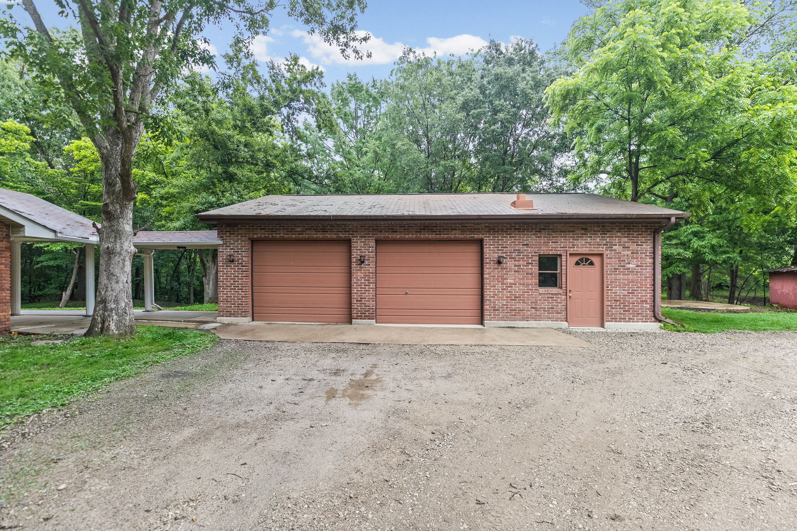 414 Gilliland Road Walnut Hill, IL 62893 - Photo 5 of 50
