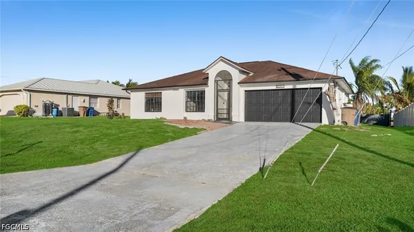 $2,200 | 918 Acroft Avenue, Lehigh Acres, FL 33971