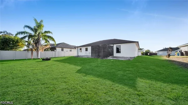 $2,200 | 918 Acroft Avenue, Lehigh Acres, FL 33971