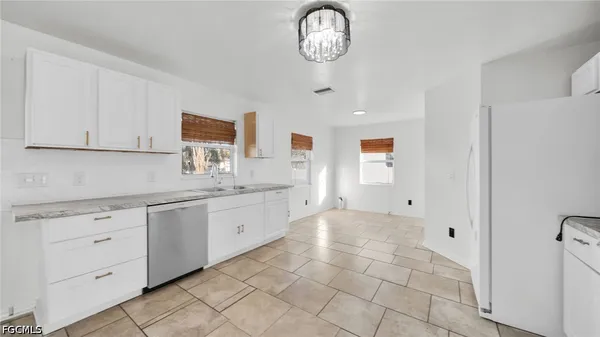 $2,200 | 918 Acroft Avenue, Lehigh Acres, FL 33971