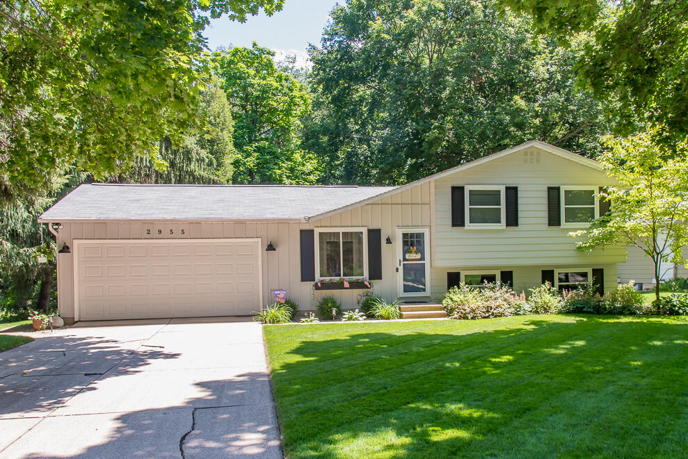 2955 Sunset Road Kalamazoo, MI 49009 - Photo 1 of 28 DSC_0928