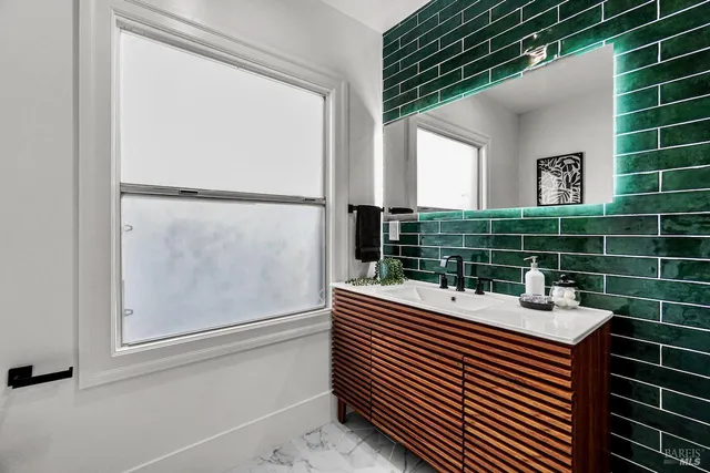 $1,799,999 | 1074 Annerley Road, Piedmont, CA 94610